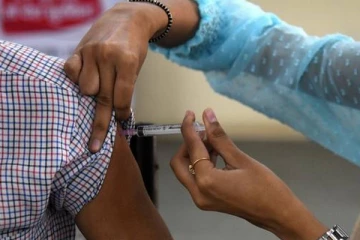 புகையிலையுடன் பூஸ்டர் செலுத்திக்கொண்டவருக்கு நேர்ந்த கதி!