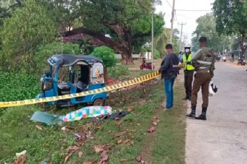 முச்சக்கரவண்டியில் இருந்து சடலம் கண்டெடுப்பு - கொலையா..!