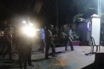 வீடு புகுந்து அட்டகாசம் செய்த இளைஞர் குழு!