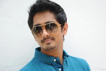 பிரபல நடிகர் சித்தார்த் 20 வருடத்திற்கு முன்பு எப்படி இருந்துள்ளார் பாருங்க, பலரும் பார்த்திராத போட்டோ