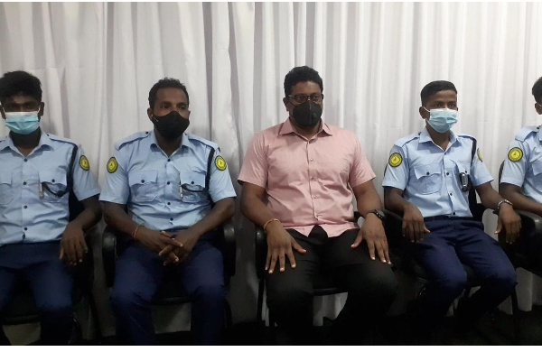 யாழ் நல்லூரில் களமிறங்கவுள்ள  நீலச்சட்டை ஊழியர்கள்; மணிவண்ணன் அதிரடி! | Blue Shirt Workers To March In Nallur Jaffna