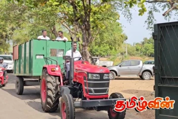 மட்டக்களப்பில் அபிவிருத்தி குழு கூட்டத்திற்கு கழிவு அகற்றும் உழவு இயந்திரத்தில் வந்த தவிசாளர்கள்