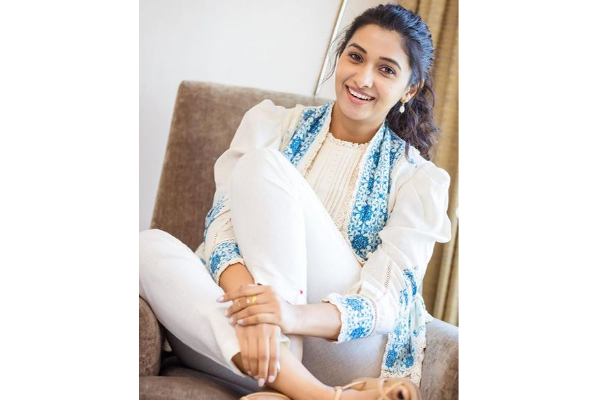 இனி தமிழ் சினிமா போதும், அதிரடி முடிவு எடுத்த நடிகை பிரியா பவானி ஷங்கர்- என்ன விஷயம்? | Actress Priya Bhavani Shankar Telugu Debut