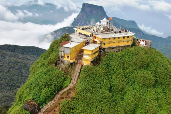 சிவனொளிபாதமலை சென்ற வெளிநாட்டு பயணிக்கு நேர்ந்த கதி | Foreign Tourist Faces Incident At Adam S Peak