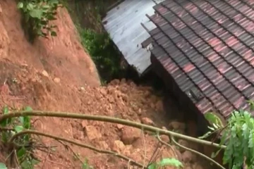 மண்மேடு வீழ்ந்ததில் மாணவன் உயிரிழப்பு