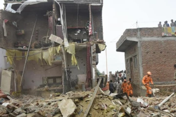 சமையல் எரிவாயு சிலிண்டர் வெடிப்பு - ஒரே குடும்பத்தை சேர்ந்த நால்வர் பலி