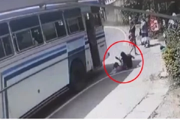 சாரதியின் கவனயீனத்தால் பெண்ணுக்கு ஏற்பட்ட விபரீதம்- பதறிய பயணிகள்!