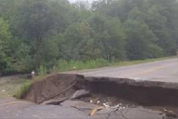 கனடாவின் பிரதான வீதி ஒன்றில் திடீரென ஏற்பட்ட குழி: பரிதாபமாக உயிரிழந்த சாரதி