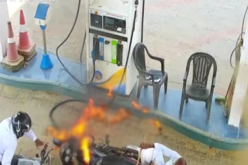 எரிபொருள் நிரப்ப வந்தவருக்கு ஏற்பட்ட நிலை! தீக்கு இரையாகிய உந்துருளி