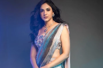 நடிகை ரித்து வர்மா ஜொலிக்கும் சேலையில் அழகிய போட்டோஷூட்