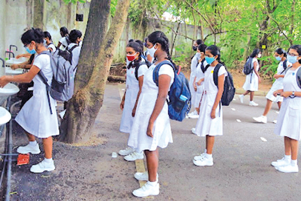 பாடசாலை மாணவர்கள் தொடர்பில் மருத்துவர் வெளியிட்ட பகீர் தகவல்! | Doctor About School Students