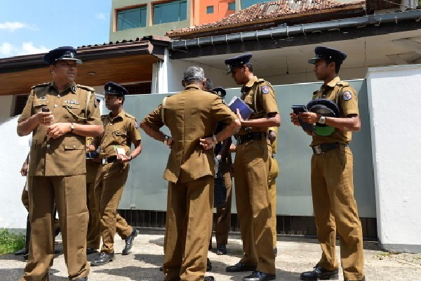 அம்பாறையில் மாயமான இரு மாணவிகள் களனியில் மீட்பு | Missing Girl Students Found In Sri Lanka Today