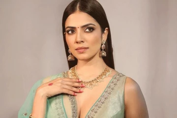 64 வயது நடிகருக்கு ஜோடியாகும் மாளவிகா மோகனன்.. முதல் முறையாக இணையும் ஜோடி