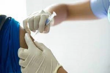 60 வயதுக்கு மேற்பட்டோருக்கு வார நாட்களில் தடுப்பூசி செலுத்தப்படும் - கிளிநொச்சி வைத்தியசாலை பணிப்பாளர்