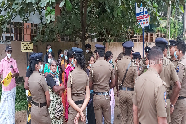 சிறிலங்கா அதிபராக ரணிலின் வடக்கிற்கான முதலாவது பயணம் - எதிர்ப்புப் போராட்டத்தில் உறவுகள்; காவல்துறை குவிப்பு! | Sri Lanka President Ranil Vavuniya Missing Persons