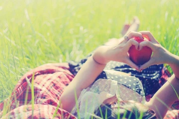 இளைஞர்களை வலையில் வீழ்த்தி யுவதி செய்த மோசமான செயல்