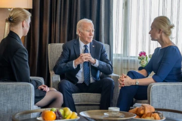 நவல்னியின் மனைவி, மகளை சந்தித்து ஆறுதல் கூறிய ஜோ பைடன்!