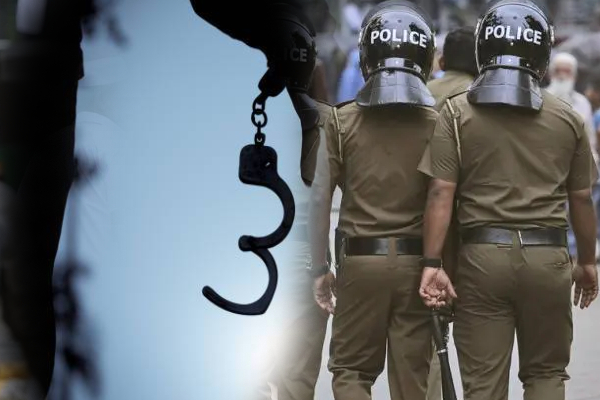 பூட்டை உடைத்து தப்பியோடிய இளைஞர்; இரு பொலிஸார் பணி நீக்கம் | Man Escaped Breaking Lock 2 Police Dismissed