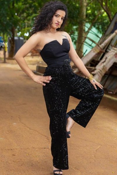 பிக்பாஸ் கெமியா இது? பாவடை தாவணியில் வெளியிட்ட அசத்தல் புகைப்படம் | Bigg Boss 9 Kemi Latest Photos Viral பிக்பாஸ் கெமியா இது? பாவடை தாவணியில் வெளியிட்ட அசத்தல் புகைப்படம் | Bigg Boss 9 Kemi Latest Photos Viral