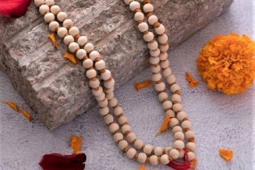 துளசி மாலை அணிவதன் பலன்கள்: மறந்தும் கூட இதையெல்லாம் செய்யாதீங்க