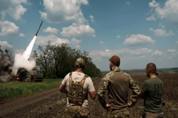 துல்லியமாக தாக்கின ஏவுகணைகள் : ரஷ்ய படைக்கு ஏற்பட்ட பேரிழப்பு : சிதறி கிடக்கும் சடலங்கள்