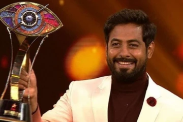 பிக்பாஸ் ஆரி வீட்டில் விசேஷம்! பெருமையுடன் வெளியிட்ட புகைப்படம்!