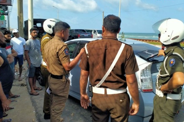 வெள்ளவத்தையில் இடம் பெற்ற விபத்து; ஒருவர் படுகாயம் | Accident At Vellavatti One Is Seriously Injured