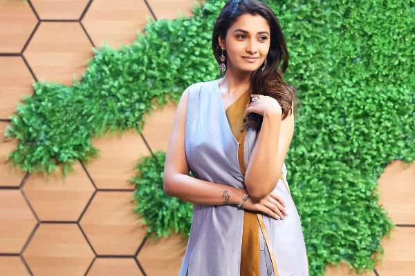 பரிதாப நிலையில் பிரியா பவானி சங்கர்.. மார்க்கெட் இல்லாமல் அங்கேயும் அவமானம் தான்.. | Priya Bhavani Shankar Due To Lack Of Market