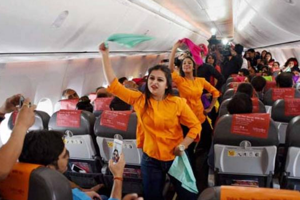 விமானங்களில் ஏன் குண்டான பெண்களை வேலைக்கு எடுப்பதில்லை? காரணம் தெரிஞ்சா ஆச்சரியப்படுவீங்க | Flight Plump Girl Woman Staffs Work