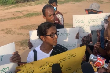 காலிமுகத்திடலில் பொலிஸாரின் நடவடிக்கையால் நிறுத்தப்பட்ட மக்களின் போராட்டம் (Video)