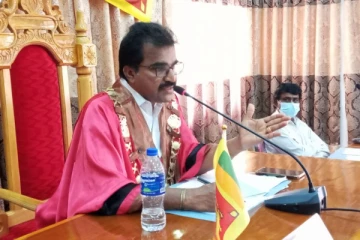 மட்டக்களப்பு மாநகரசபை அமர்வில் அமளிதுமளி (VIDEO)