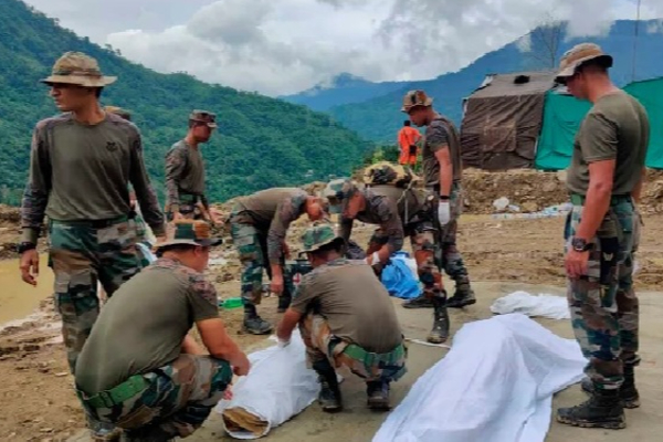 மண்சரிவில் சிக்கி புதையுண்ட பலர்... 42 சடலங்கள் மீட்பு | Mudslide Kills Rescue Mission Underway