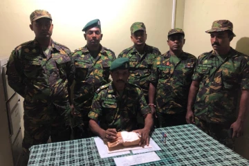 யாழ் .நெல்லியடியில் இன்றுமாலை இருவரை கைது செய்தது விசேட அதிரடிப்படை
