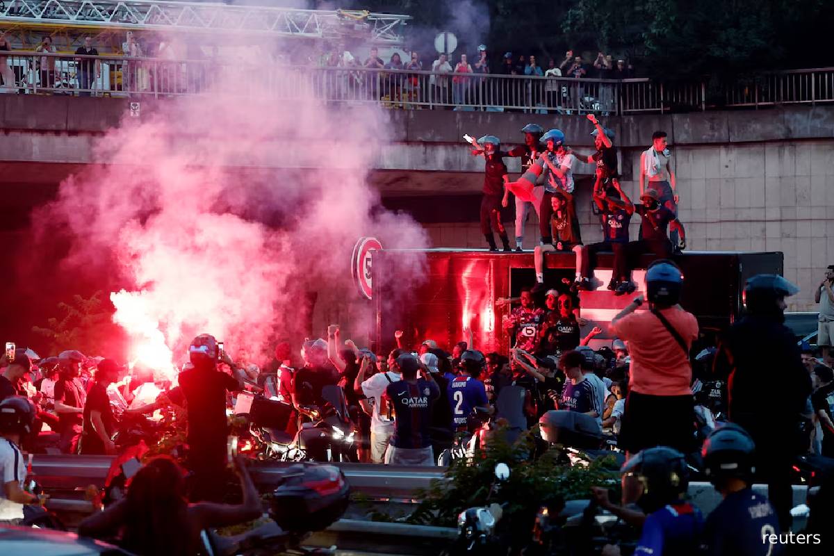PSG வெற்றியால் எல்லை மீறிய கொண்டாட்டங்கள்... பிரான்சில் நூற்றுக்கணக்கானோர் கைது | Wild Champions League Celebrations PSG வெற்றியால் எல்லை மீறிய கொண்டாட்டங்கள்... பிரான்சில் நூற்றுக்கணக்கானோர் கைது | Wild Champions League Celebrations