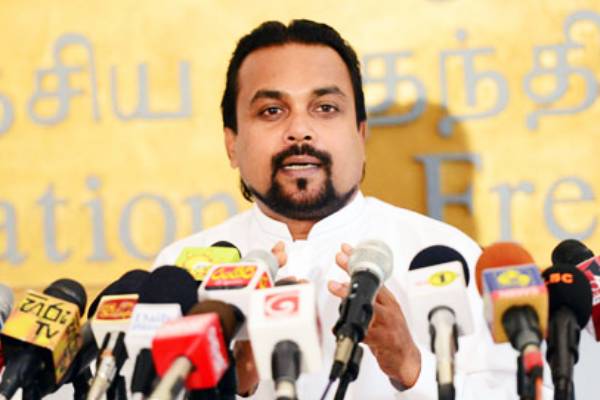 மகிந்த தொடர்பில் பொன்சேகாவின் சர்ச்சைக்குரிய கருத்து: குற்றம் சுமத்திய விமல் | Rajapaksa Should Hanged Maintaining Ties Fonseka