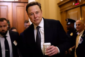 பிரித்தானிய பிரதமரை பதவியிலிருந்து இறக்க சகாக்களுடன் ஆலோசனையில் ஈடுபட்டுள்ள எலான் மஸ்க்