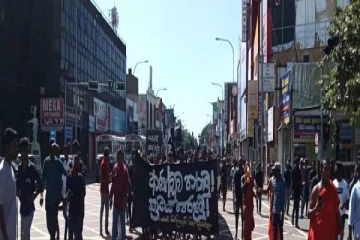 மாற்று வழியில் காலிமுகத் திடல் நோக்கி பல்லைக்கழக மாணவர் ஒன்றியத்தின் பேரணி (video)
