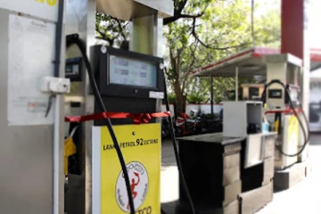 கறுப்பு சந்தையில் பெருந்தொகையில் விற்பனையாகும் பெட்ரோல்