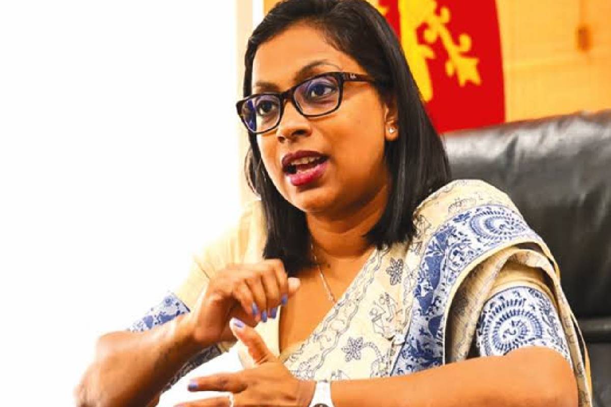 மீண்டும் தூசு தட்டப்படுகின்ற லசந்த, பிரகீத்தின் விவகாரங்கள் - மறைக்கப்பட்ட பழைய கோப்புகள் விசாரணை | Lasantha And Prageeth S Affairs To Be Investigated மீண்டும் தூசு தட்டப்படுகின்ற லசந்த, பிரகீத்தின் விவகாரங்கள் - மறைக்கப்பட்ட பழைய கோப்புகள் விசாரணை | Lasantha And Prageeth S Affairs To Be Investigated