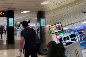 கட்டுநாயக்க விமான நிலையத்தில் அதிரடியாக கைது செய்யப்பட்ட இருவர்