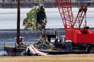 வெளியே எடுக்கப்பட்ட 67 பேரின் உயிரைப் பறித்த `ஹெலிகொப்டர்`