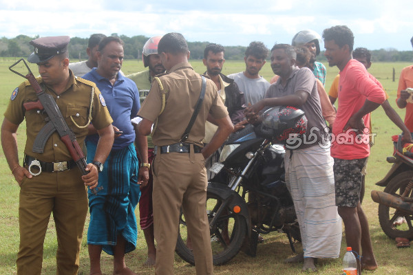 நீதிமன்ற உத்தரவை மீறி தண்ணிமுறிப்பு குளத்தில் மீன்பிடியில் ஈடுபட்டவர்கள் கைது (Photos) | People Engaged Fishing Dewatering Arrested