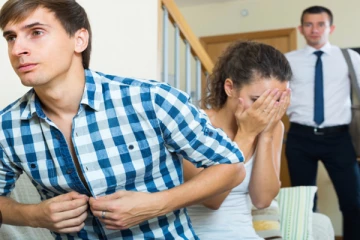 ගවුම් සායේ කෙළවර හොඳටම තෙමිලා කෙල්ලගේ මූන එච්චර හරි නෑ” සමාජ මාද්‍ය කැළඹු සිදුවීම..