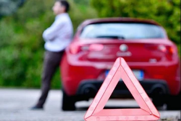 எரிபொருள் இன்றி வீதிகளில் நின்ற வாகனங்கள்