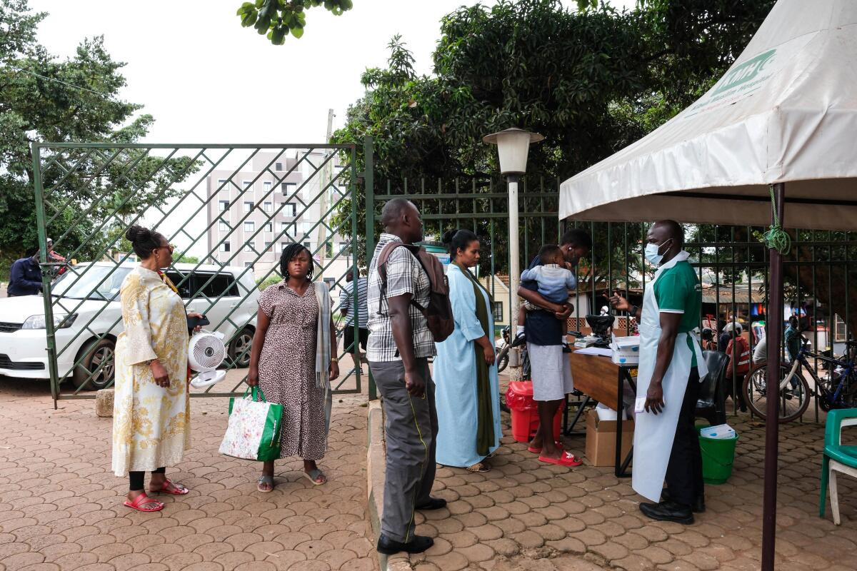 கொங்கோ - உகாண்டாவில் எபோலா வைரஸ் பரவல்: உலகளாவிய அவசரநிலை அறிவிப்பு | Ebola Virus Outbreak Congo Uganda