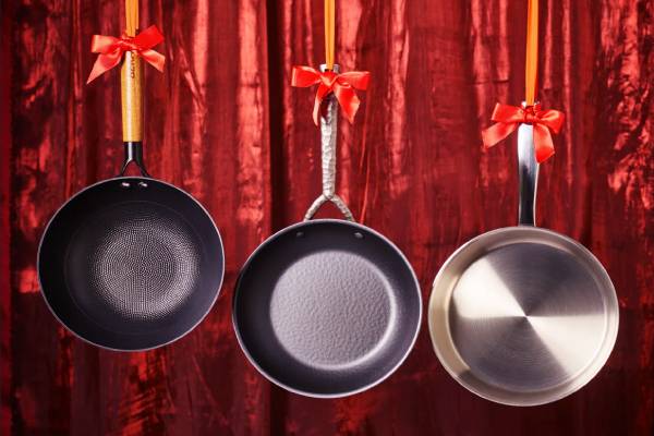 Non-Stick Pan கைப்பிடியில் துளை ஏன் இருக்கிறது? தெரிந்தால் நீங்க ஜீனியஸ் | Why Is There A Hole In The Handle Of Non Stick Pan