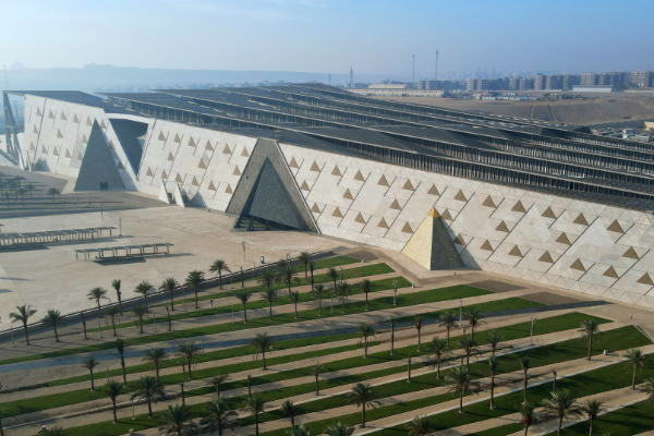 உலகின் மிகப்பெரிய அருங்காட்சியகம் திறப்பு - மரணத்தை ஏற்படுத்தும் சாபம் குறித்து எச்சரித்த மக்கள் | Egypt Worlds Largest Museum Curse Of Tutankhamuns உலகின் மிகப்பெரிய அருங்காட்சியகம் திறப்பு - மரணத்தை ஏற்படுத்தும் சாபம் குறித்து எச்சரித்த மக்கள் | Egypt Worlds Largest Museum Curse Of Tutankhamuns