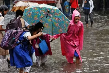 தொடர் கனமழை - பள்ளிகள், கல்லூரிகளுக்கு இன்றும் விடுமுறை