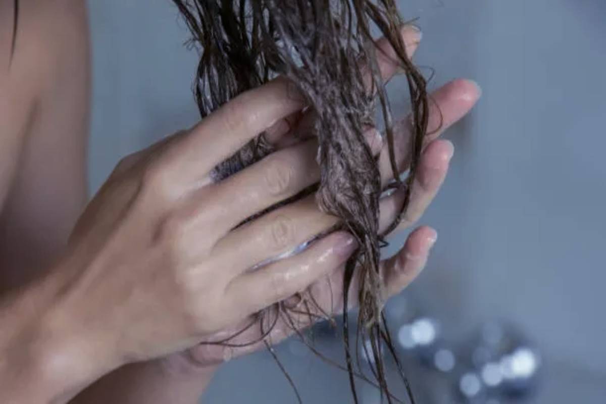 வீட்டிலேயே கெரட்டின் செய்ய இந்த ஒரு காய் போதும் - வாரம் 3 முறை போடுங்க | Frizzy Hair Give Straight Shiny Locks Okra Water