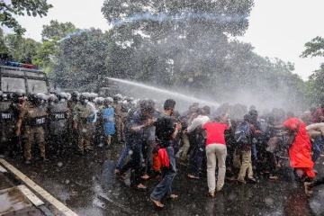 இலங்கையில் ஊரடங்கு அமல் - ராணுவம் குவிப்பு..பதற்றம் அதிகரிப்பு..!
